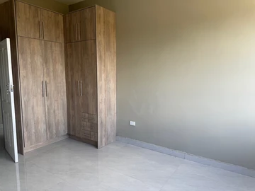 3 Bedroom Flat & Apartment