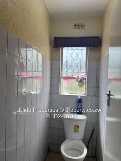 House for Sale in Budiriro 1,Harare  5 bedrooms main ensuite, dining , lounge, fitted kitchen, seper (Sole Mandate)