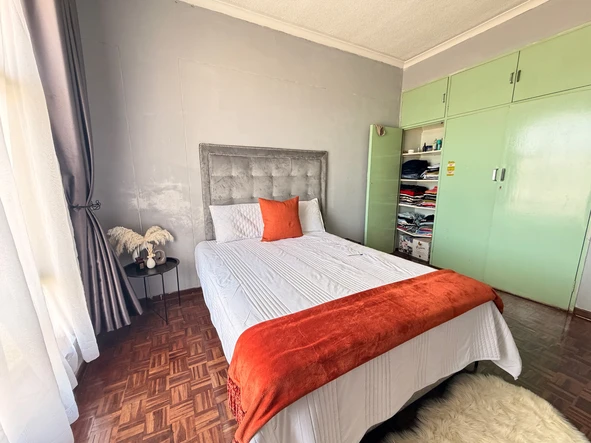 2 Bedroom Flat & Apartment