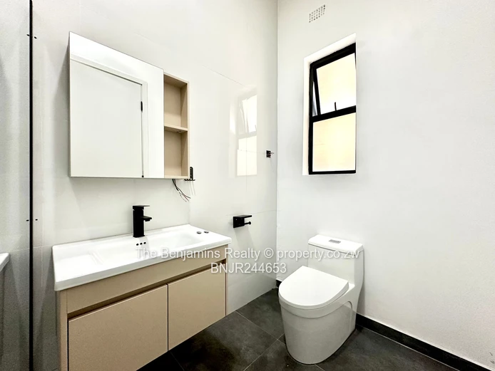 Modern 2-Bed Strathaven Duplex - Pool & Borehole