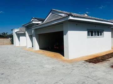 4 Bedroom Flat & Apartment