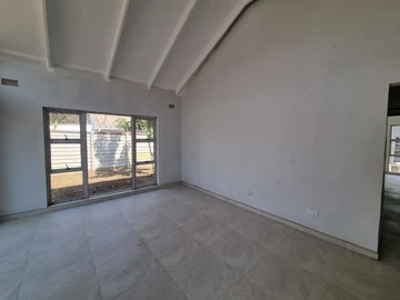 3 Bedroom Flat & Apartment