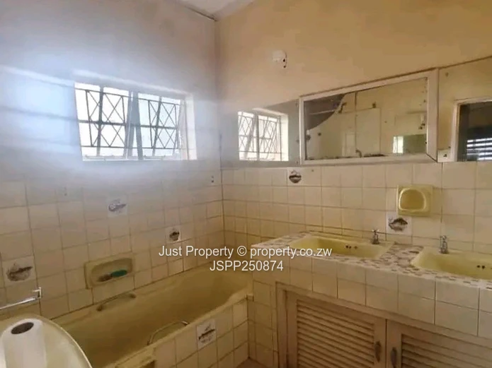 Spacious 4-Bed Hatfield Home with Title Deeds