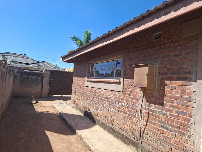 3-Bedroom house In Mainway Meadows