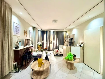 6 Bedroom House