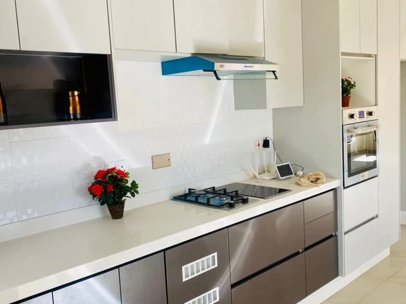 4 Bedroom Flat & Apartment