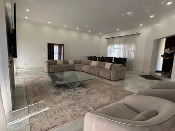 7 Bedroom House