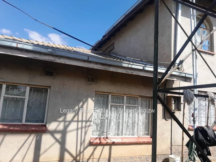 Zimre Park 5-Bed Home with Borehole, Garage & Driveway (Sole Mandate)