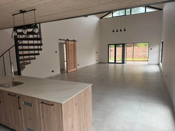 3 Bedroom Flat & Apartment