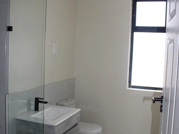 3 Bedroom Flat & Apartment