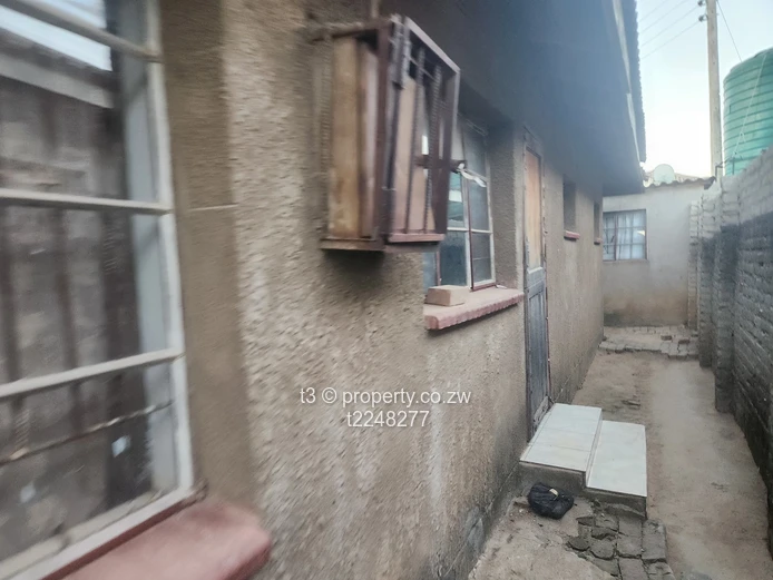3-Bed Damofalls Home – Tiled Roof & Walled Yard (Sole Mandate)