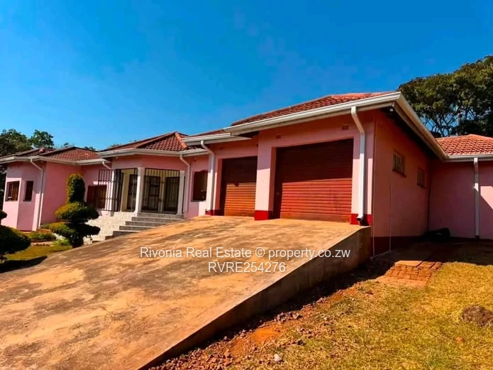 Quinnington 5-Bed Home with Large Fitted Kitchen