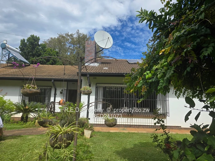 Generous Living, Beautiful Garden, Endless Possibilities In Famona!