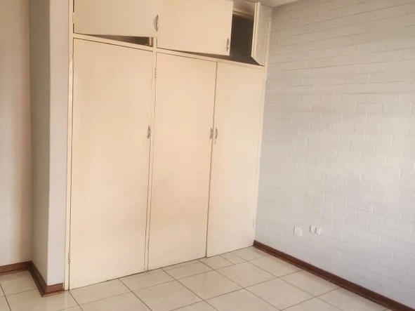 2 Bedroom Flat & Apartment