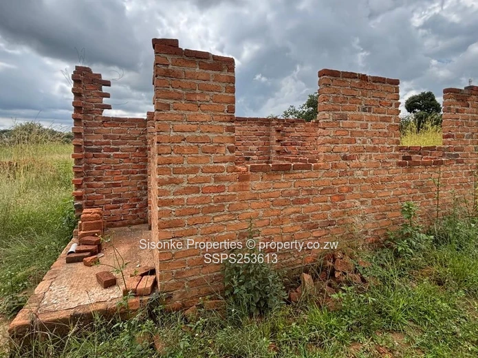 Incomplete brick retail shell on 300m² in  Murehwa