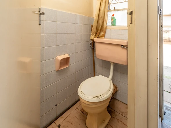 2 Bedroom Flat & Apartment