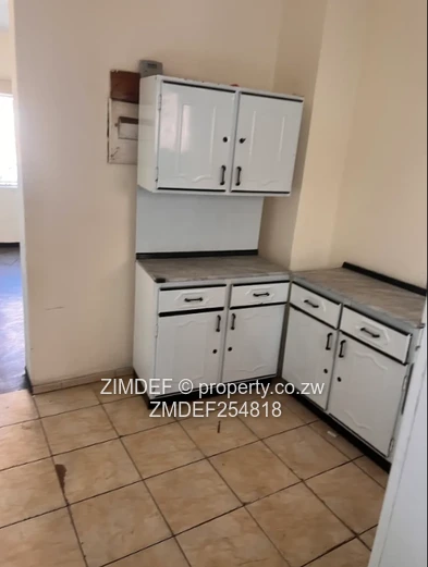 Bright 2-Bed Furnished Flat with Secure Windows — Willowvale (Sole Mandate)