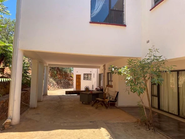 6 Bedroom House