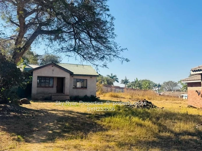 *House For Sale in Bluffhill 