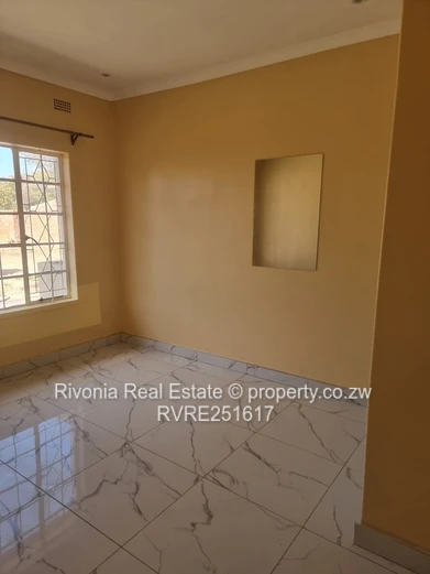 Marlborough 3-Bed Bungalow on 3600m² – Pool & Borehole
