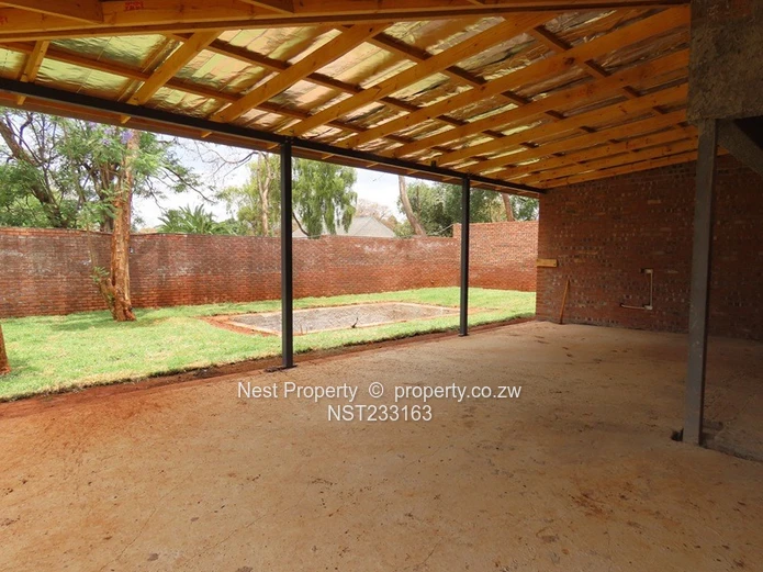 Modern living – 4 Bedroom Townhouse in Colne Valley!