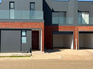 4 Bedroom Flat & Apartment