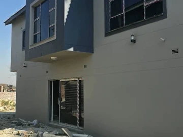 3 Bedroom Flat & Apartment