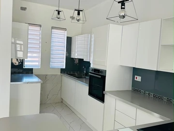 3 Bedroom Flat & Apartment