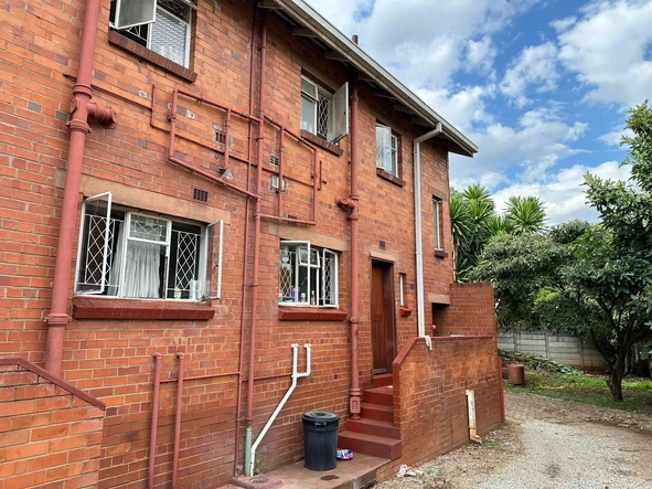 2 Bedroom Flat & Apartment