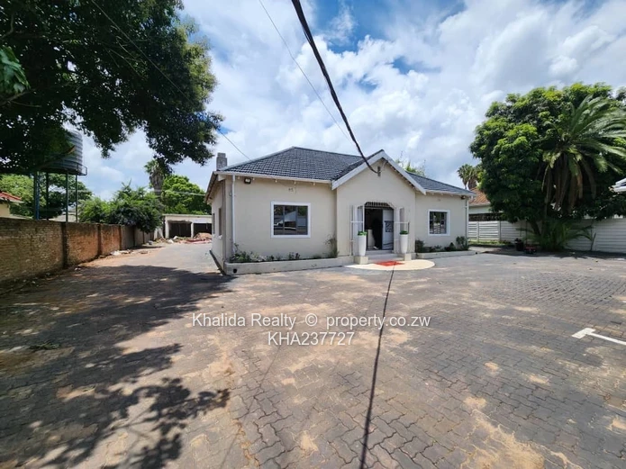 Eastlea commercial space to let