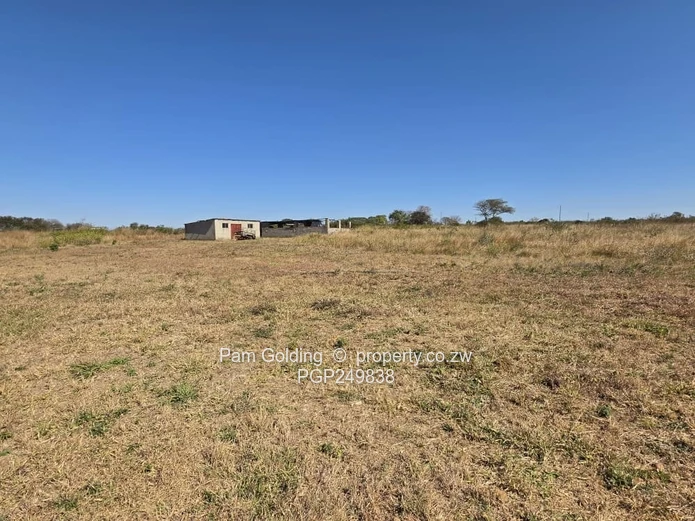 Kensington 4.5-Acre Walled Farm with Elevated Water Tank (Sole Mandate)