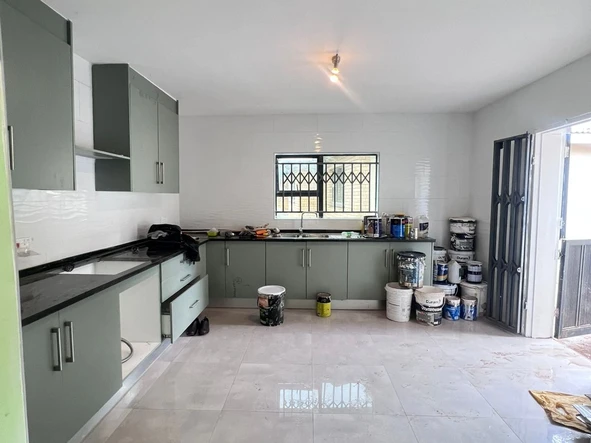 4 Bedroom Flat & Apartment