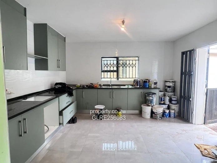 Newly Renovated 4-Bed Flat Bluff Hill - Borehole Included