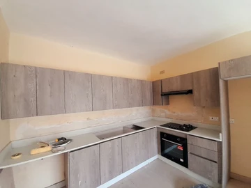 2 Bedroom Flat & Apartment