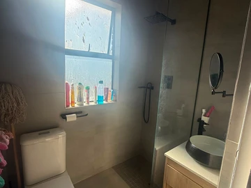 3 Bedroom Flat & Apartment