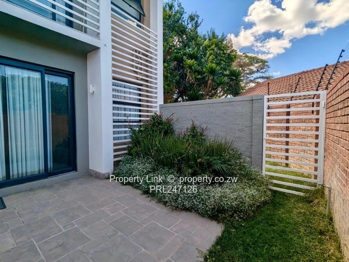 Corner Unit Secure Lock Up & Go Modern Living In Newlands (Sole Mandate)