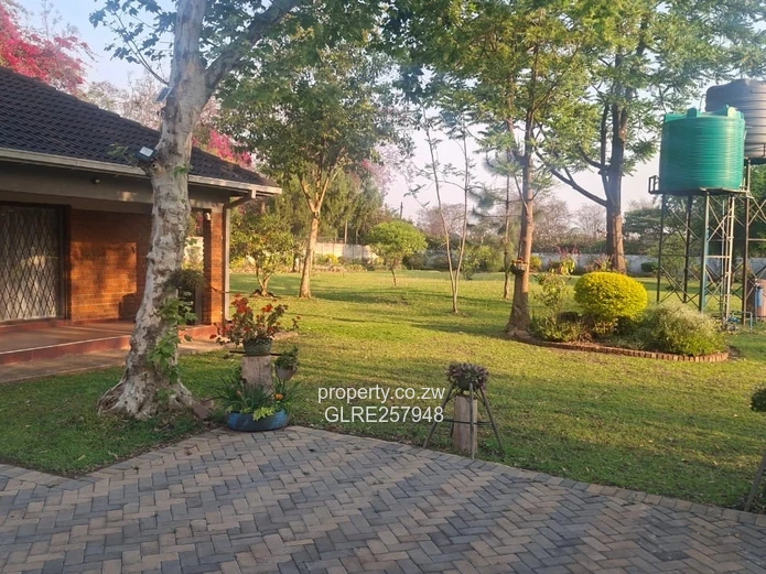 Spacious 5-Bed Home in Marlborough – Large Garden & Borehole