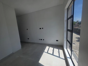 3 Bedroom Flat & Apartment