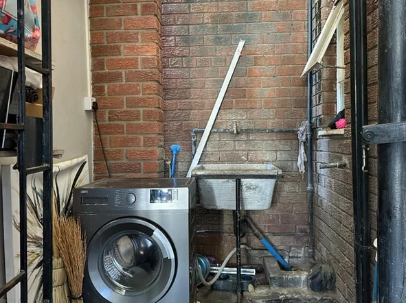 2 Bedroom Flat & Apartment