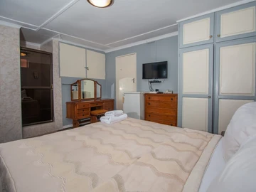 10 Bedroom House