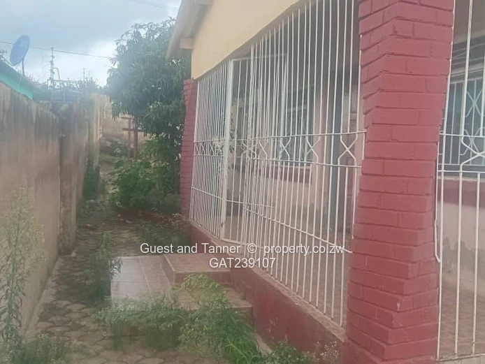 Nketa 9 5 Bed House with Title Deed