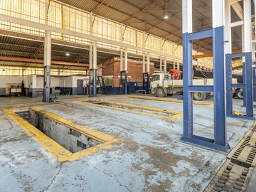 Warehouse & Factory