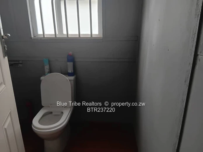 Commercial house to rent