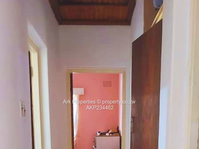 MABELREIGN - MEYRICK PARK (Close to Sherwood Golf Club)