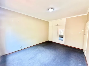2 Bedroom Flat & Apartment