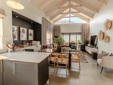 3 Bedroom Flat & Apartment