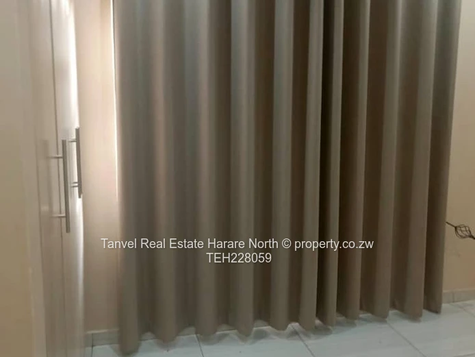 A Captivating house in Aspindale park With 4 beds,mes,lounge, dining,modern fitted kitchen.