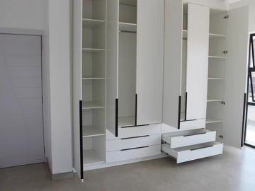 4 Bedroom Flat & Apartment