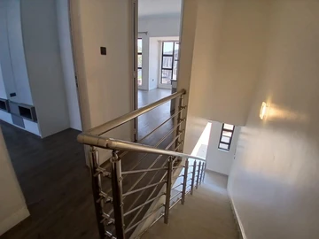 2 Bedroom Flat & Apartment