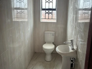 2 Bedroom Flat & Apartment